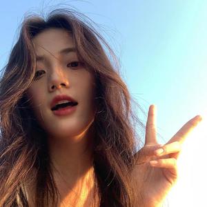 肉色丝袜细高跟的尤物娇妻
